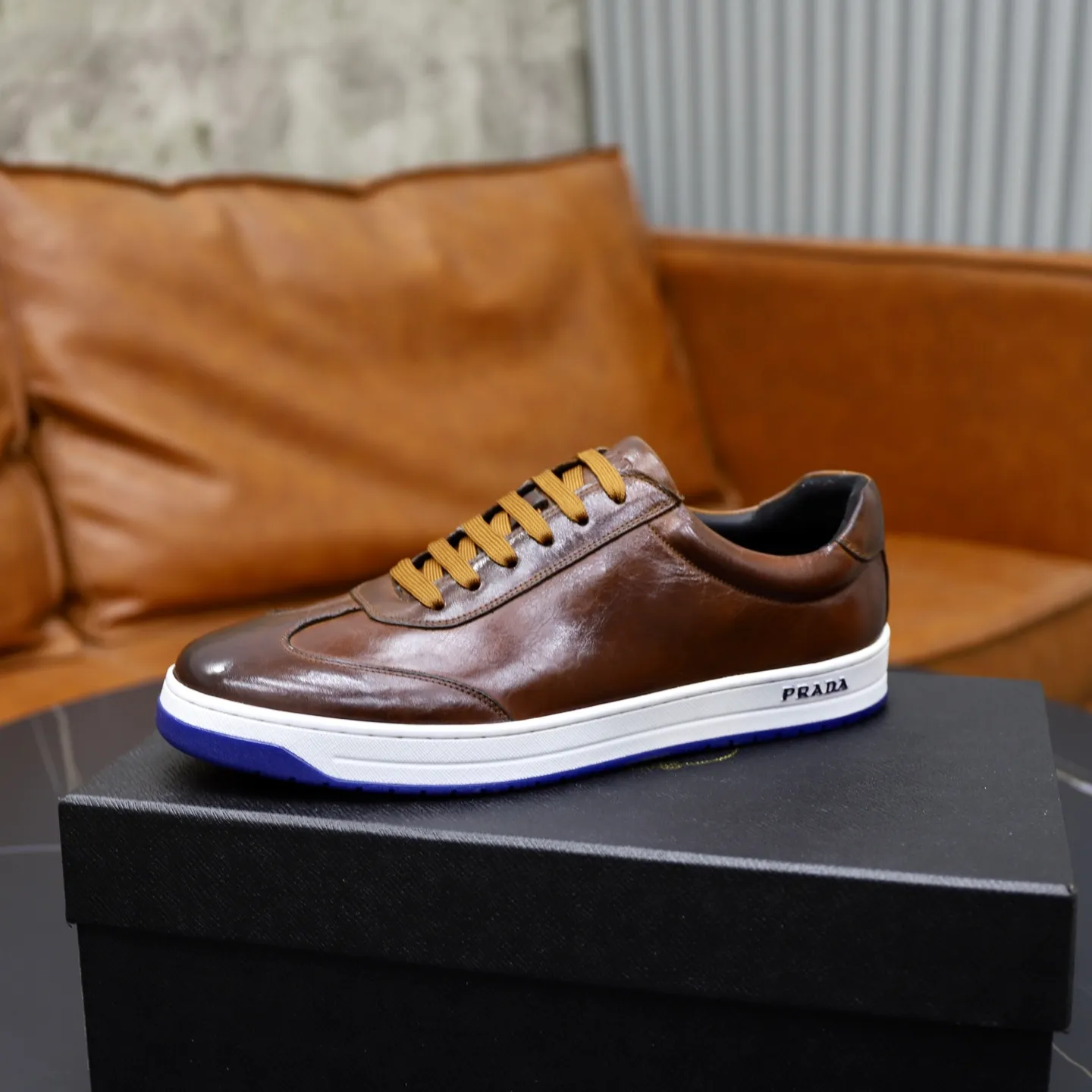 Factory price: 💰640 Prada classic men’s lace-up casual shoes | Imported cowhide upper | Upper stitching layered design, light and breathable | Soft and comfortable | Decorated with PRADA letters on the side | Distinctive sports style, showing the brand style | Lightweight concave and convex pattern rubber soles | Matched with cowhide foot pad lining | Excellent foot feel, fashionable and elegant | Size: 38-44 (45 customized)